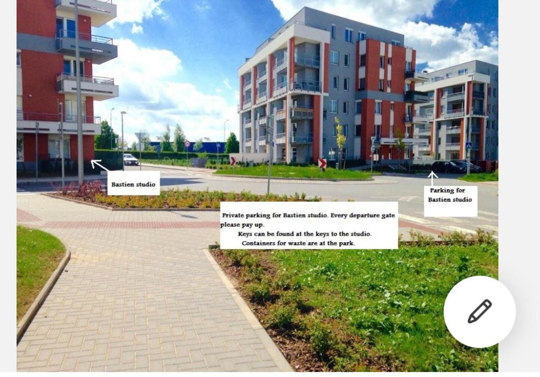 Bastien Studio Near Airport Прага Экстерьер фото