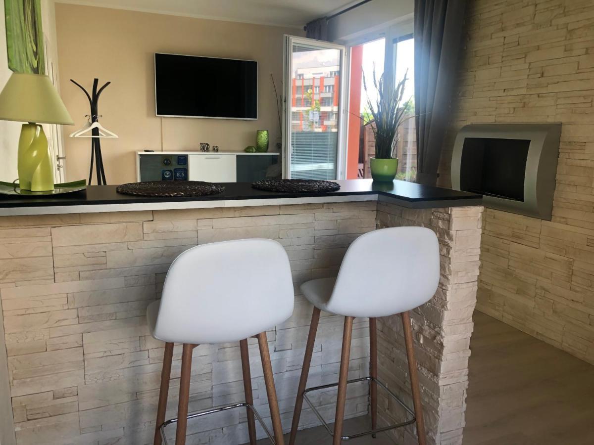 Bastien Studio Near Airport Прага Экстерьер фото