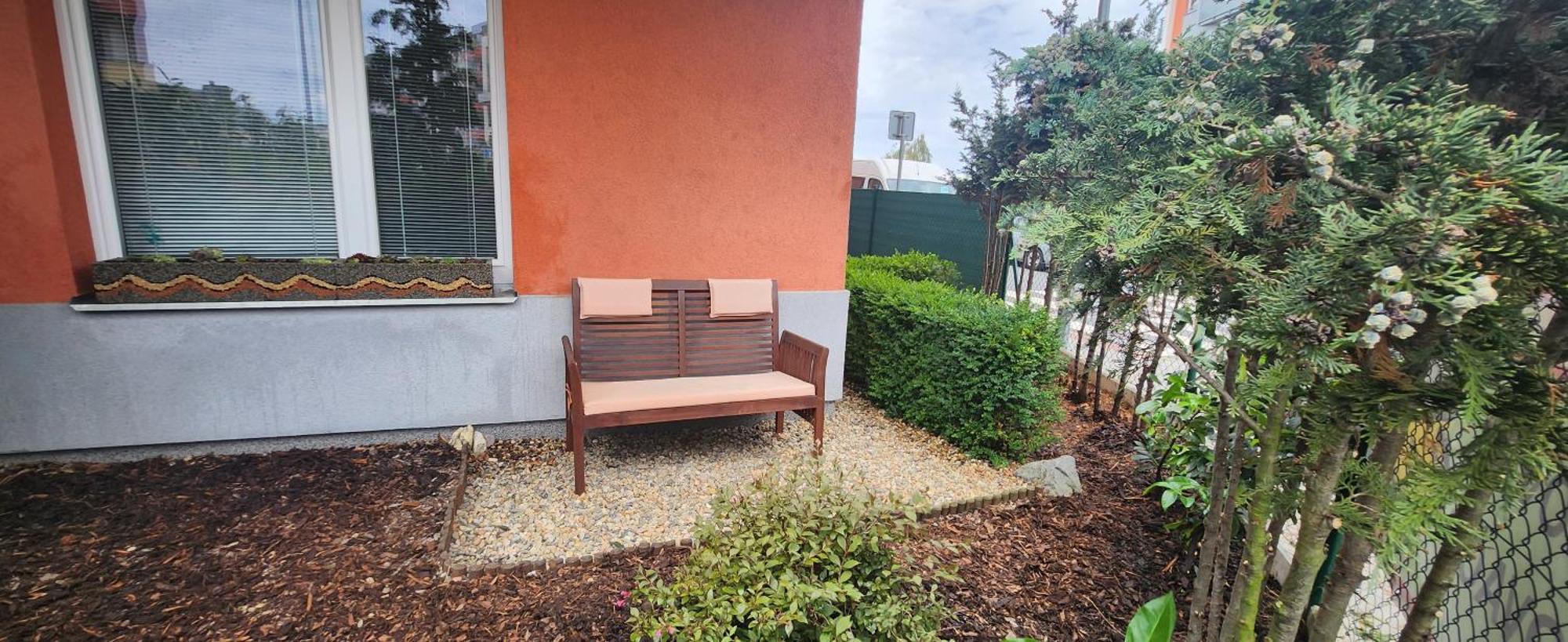 Bastien Studio Near Airport Прага Экстерьер фото
