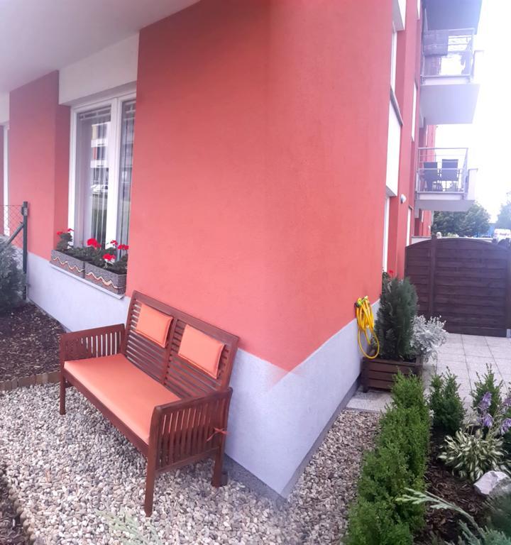 Bastien Studio Near Airport Прага Экстерьер фото
