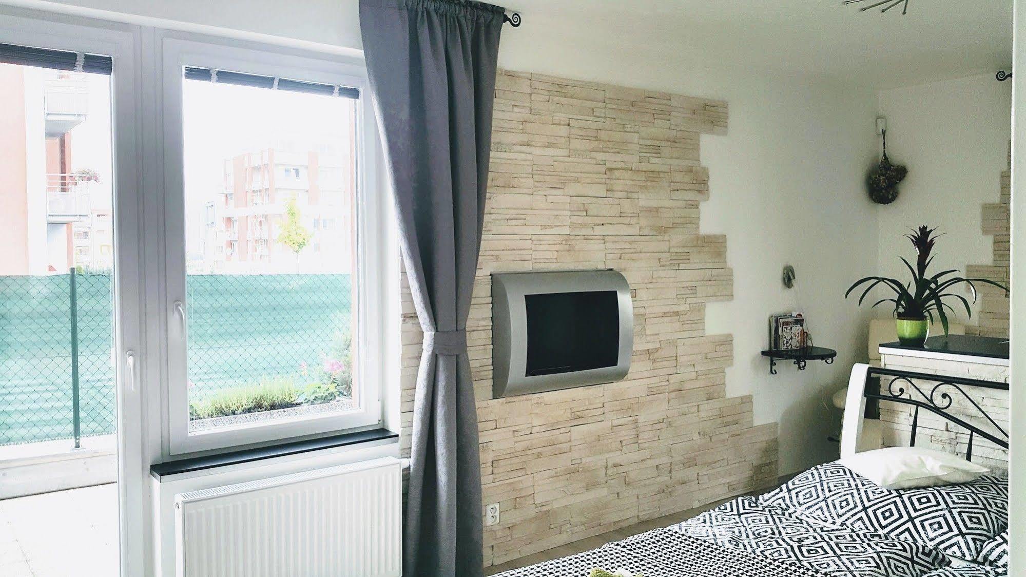 Bastien Studio Near Airport Прага Экстерьер фото