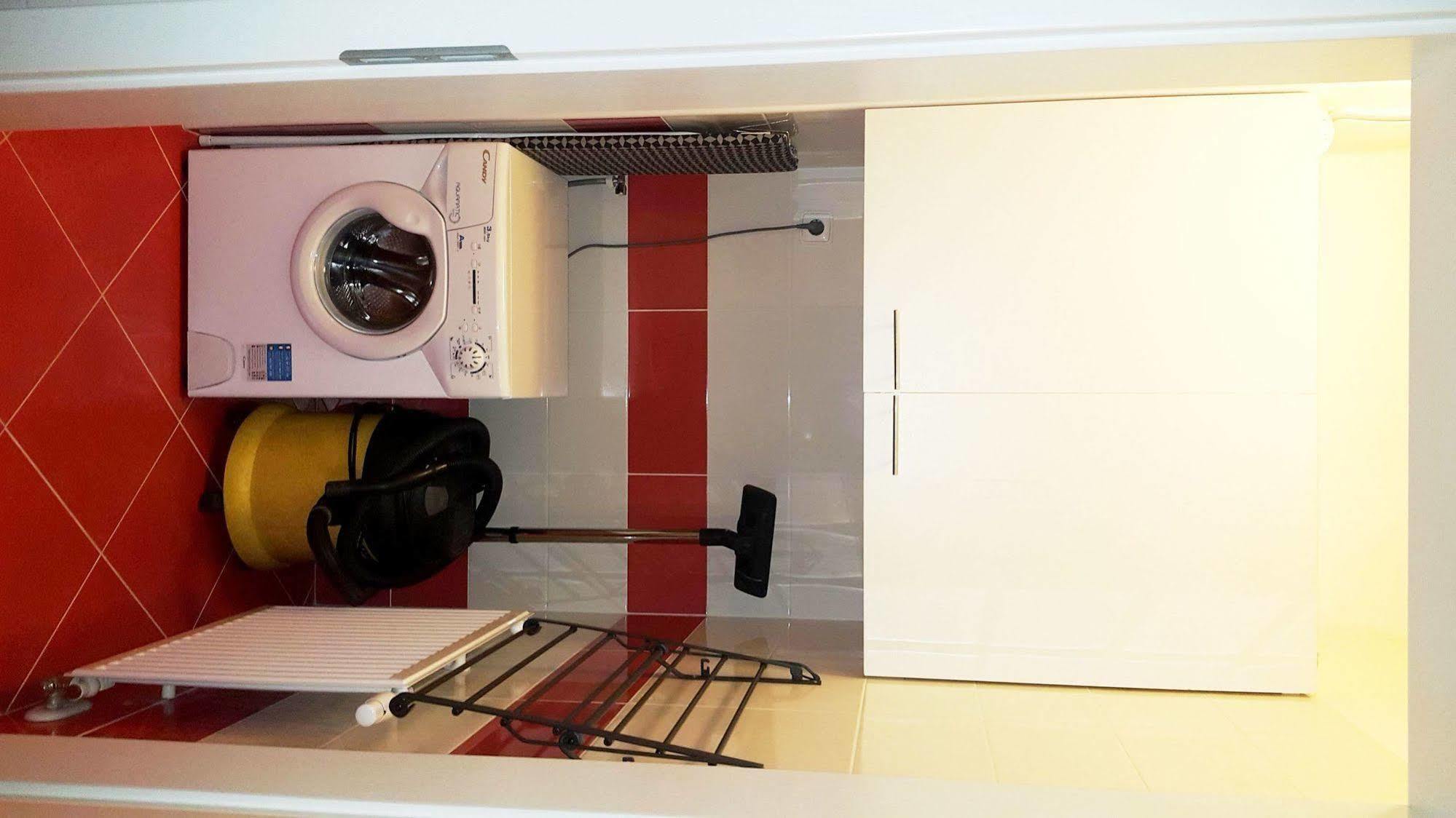 Bastien Studio Near Airport Прага Экстерьер фото