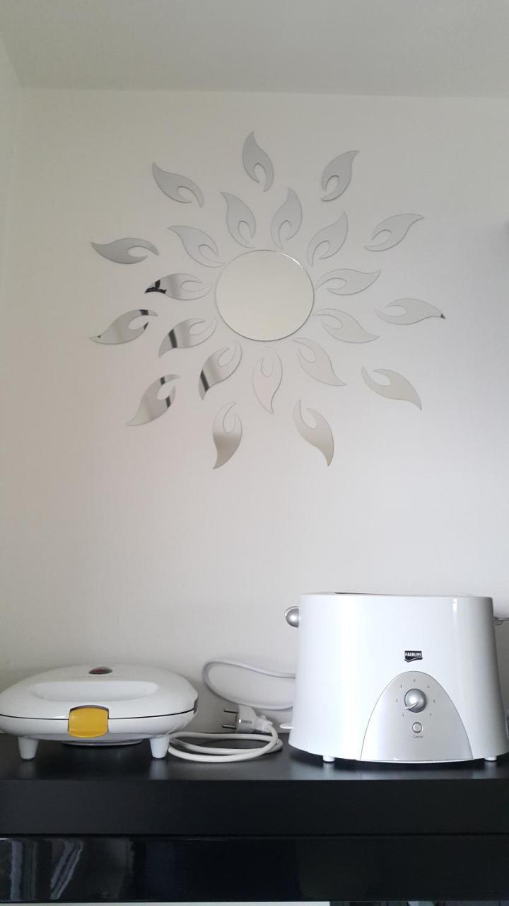 Bastien Studio Near Airport Прага Экстерьер фото
