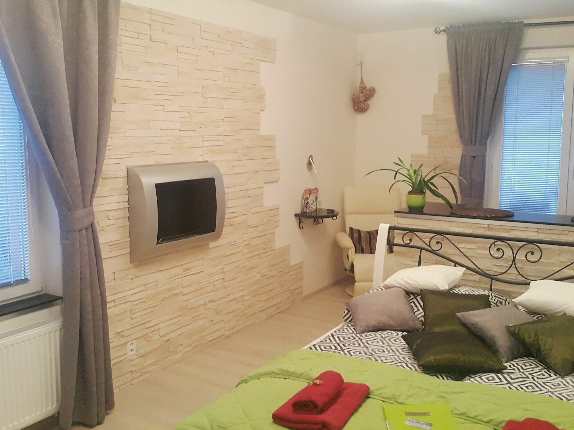 Bastien Studio Near Airport Прага Экстерьер фото