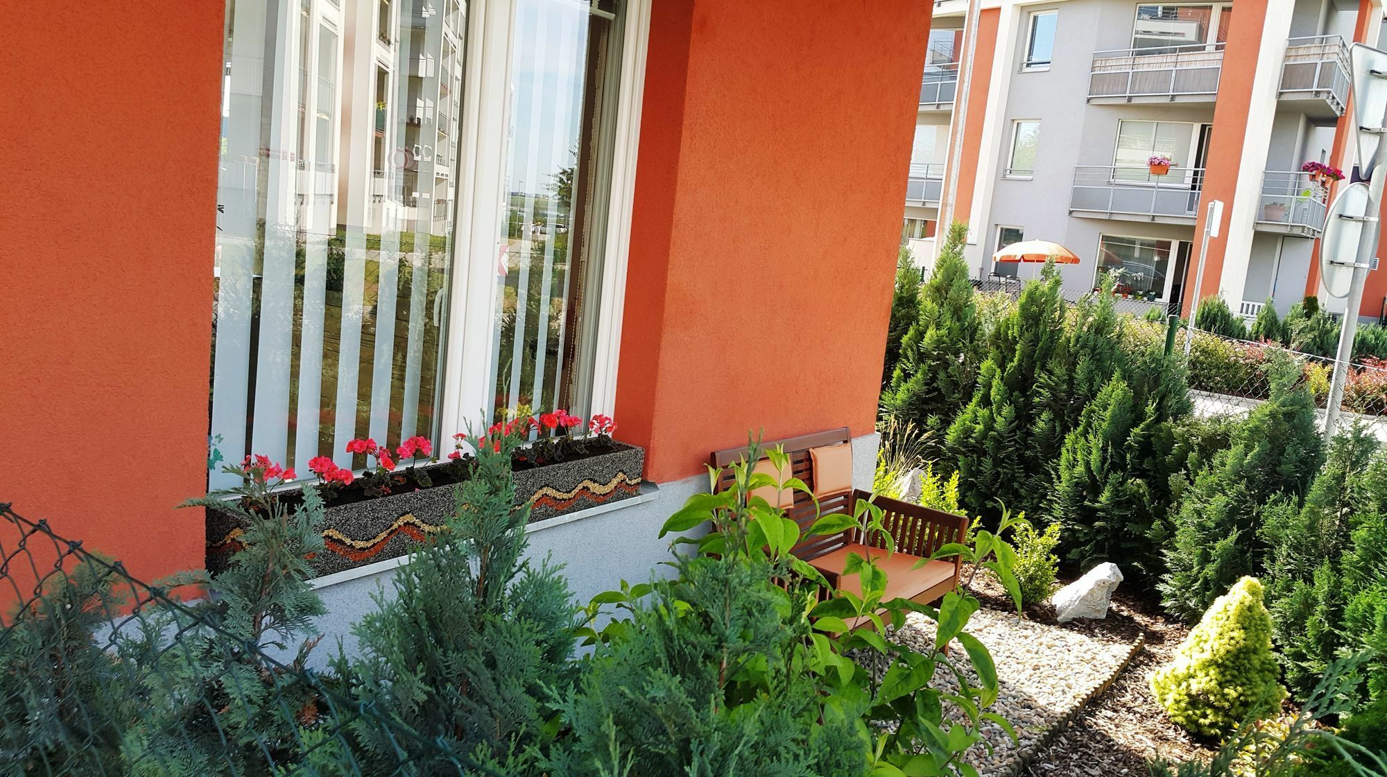 Bastien Studio Near Airport Прага Экстерьер фото