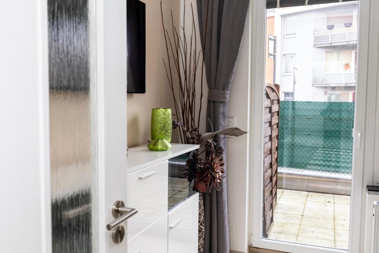 Bastien Studio Near Airport Прага Экстерьер фото