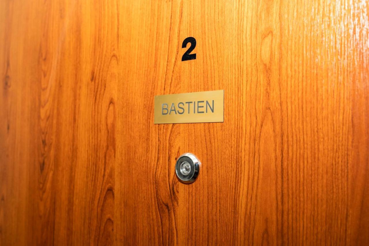 Bastien Studio Near Airport Прага Экстерьер фото